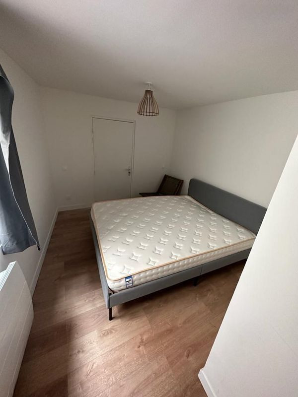
                                                Location
                                                 Beau 2P meublé 28m² en duplex rénové