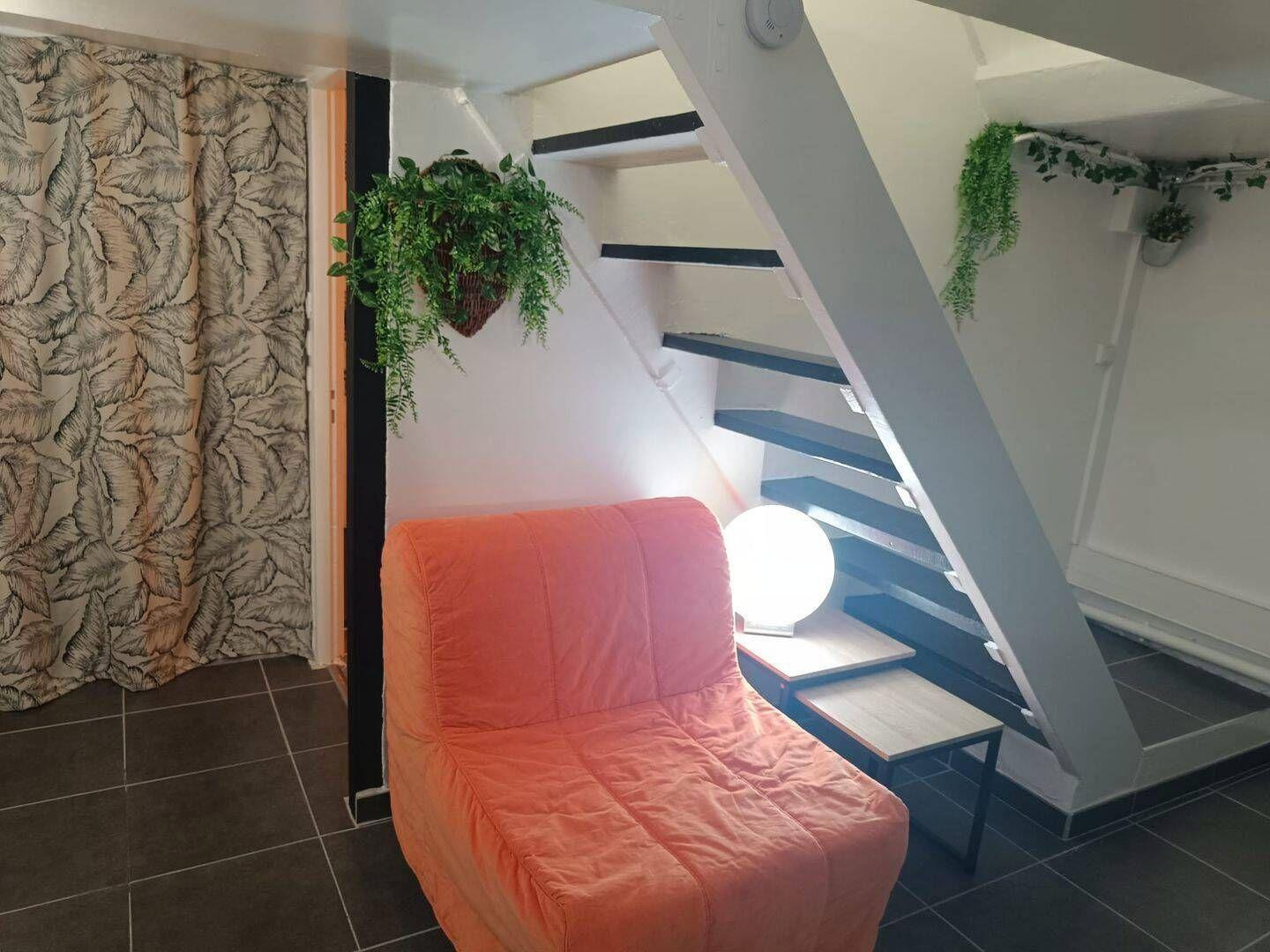 
                                                Location
                                                 Beau 2P meublé 28m² idéal étudiant/jeune