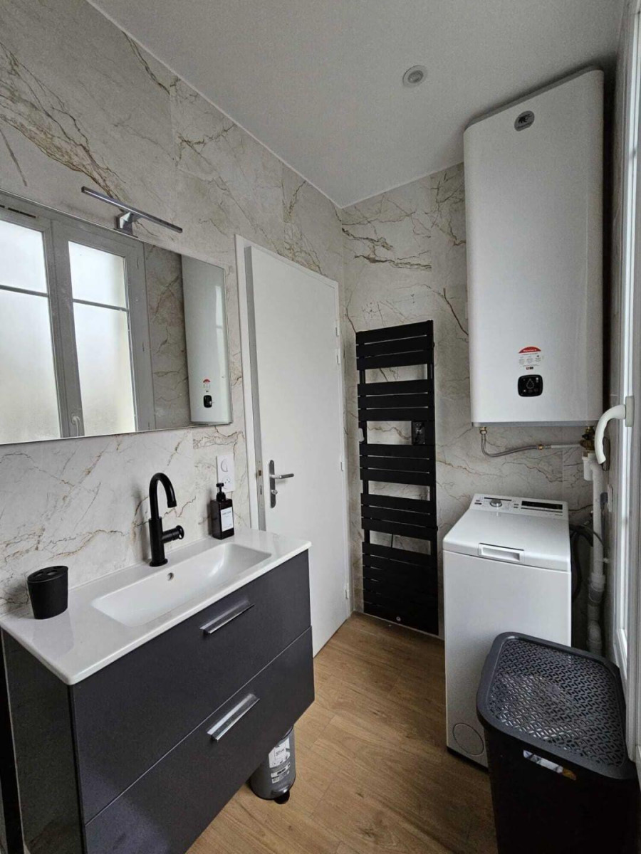 
                                                Location
                                                 Beau 2P meublé 28m² rénové et équipé