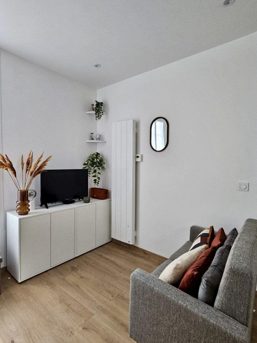 
                                                Location
                                                 Beau 2P meublé 28m² rénové et équipé