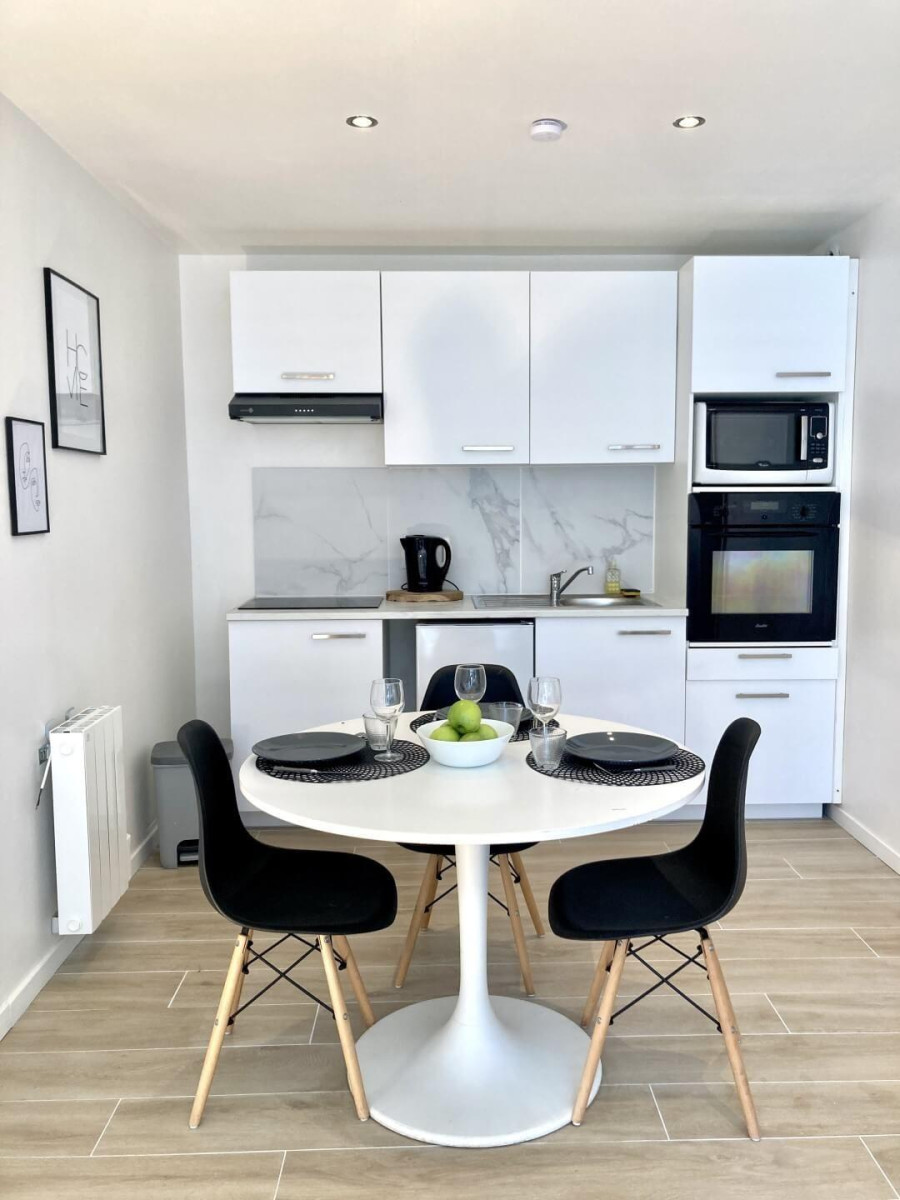 
                                                Location
                                                 Beau 2P meublé 30m²