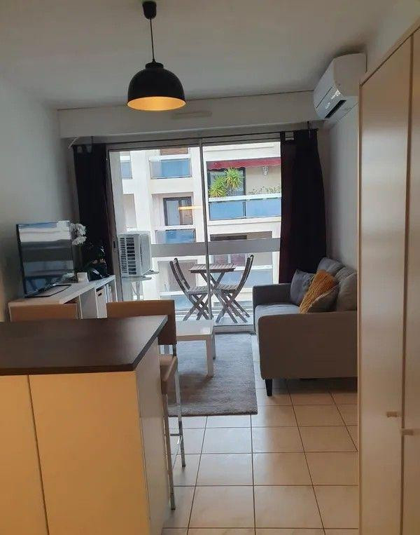 
                                                Location
                                                 Beau 2P meublé 30m² avec balcon