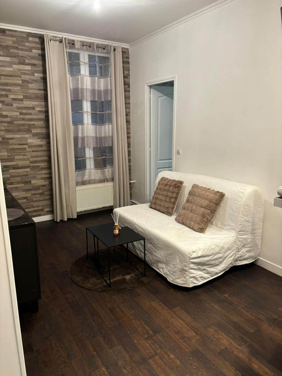 
                                                Location
                                                 Beau 2P meublé 30m² proche Hôtel de ville