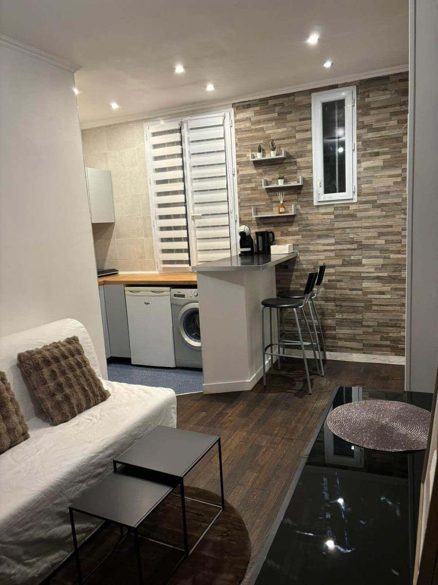 
                                                Location
                                                 Beau 2P meublé 30m² proche Hôtel de ville