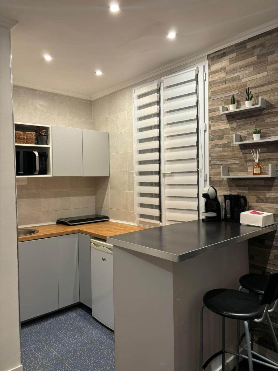 
                                                Location
                                                 Beau 2P meublé 30m² proche Hôtel de ville