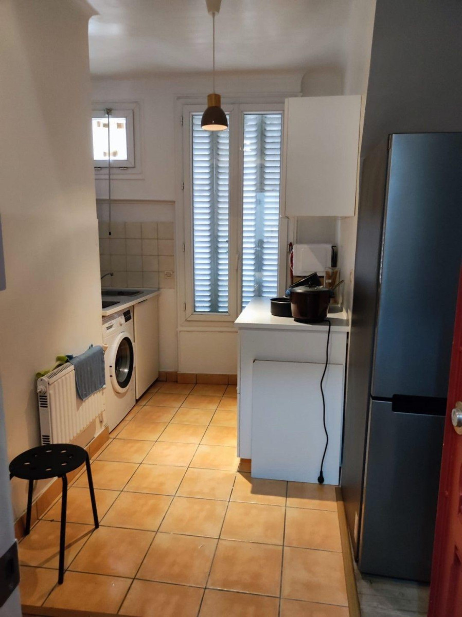 
                                                Location
                                                 Beau 2P meublé 30m² refait à neuf décoré avec goût