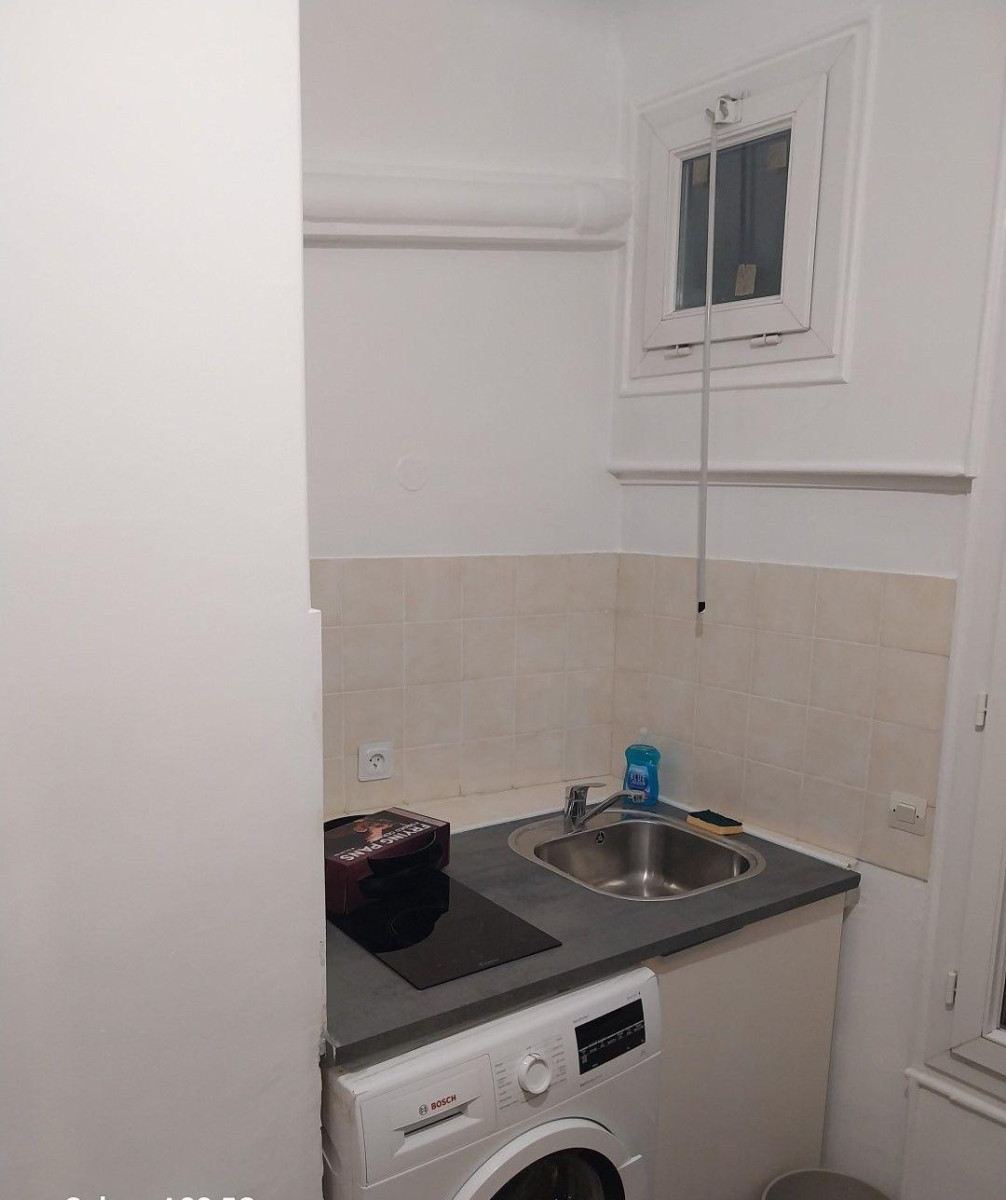 
                                                Location
                                                 Beau 2P meublé 30m² refait à neuf décoré avec goût