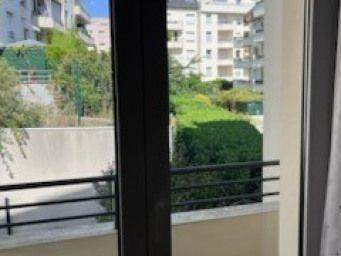 
                                                Location
                                                 Beau 2P meublé 32m²