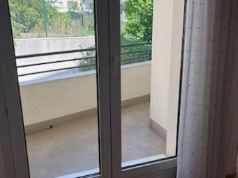 
                                                Location
                                                 Beau 2P meublé 32m²