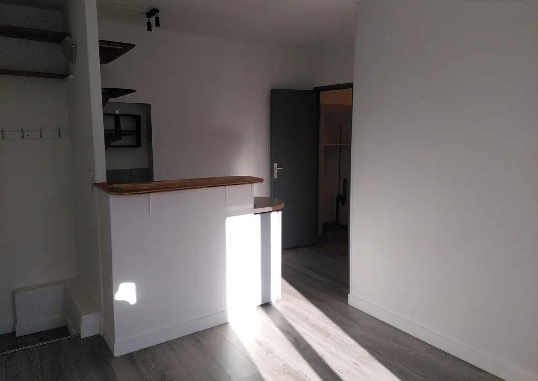 
                                                Location
                                                 Beau 2P meublé 32m² exposé sud et calme