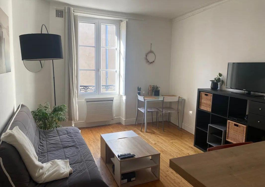 
                                                Location
                                                 Beau 2P meublé 34m² entièrement rénové