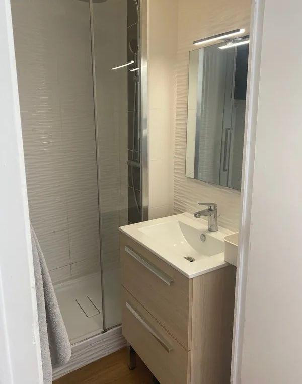 
                                                Location
                                                 Beau 2P meublé 34m² entièrement rénové