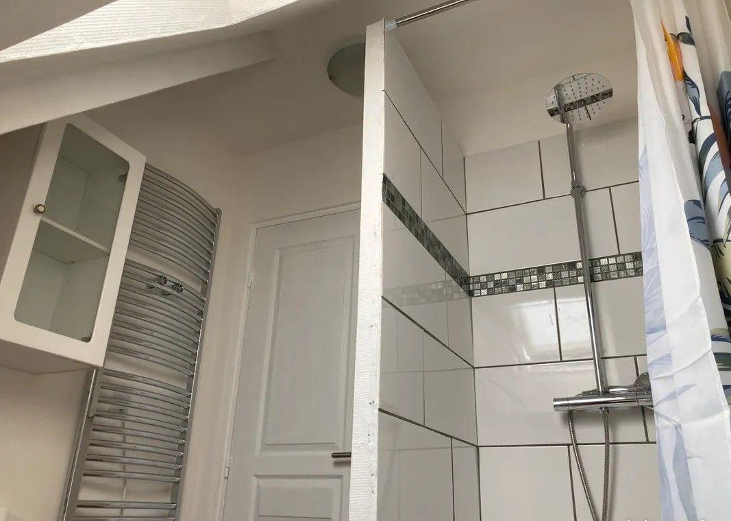 
                                                Location
                                                 Beau 2P meublé 35m²