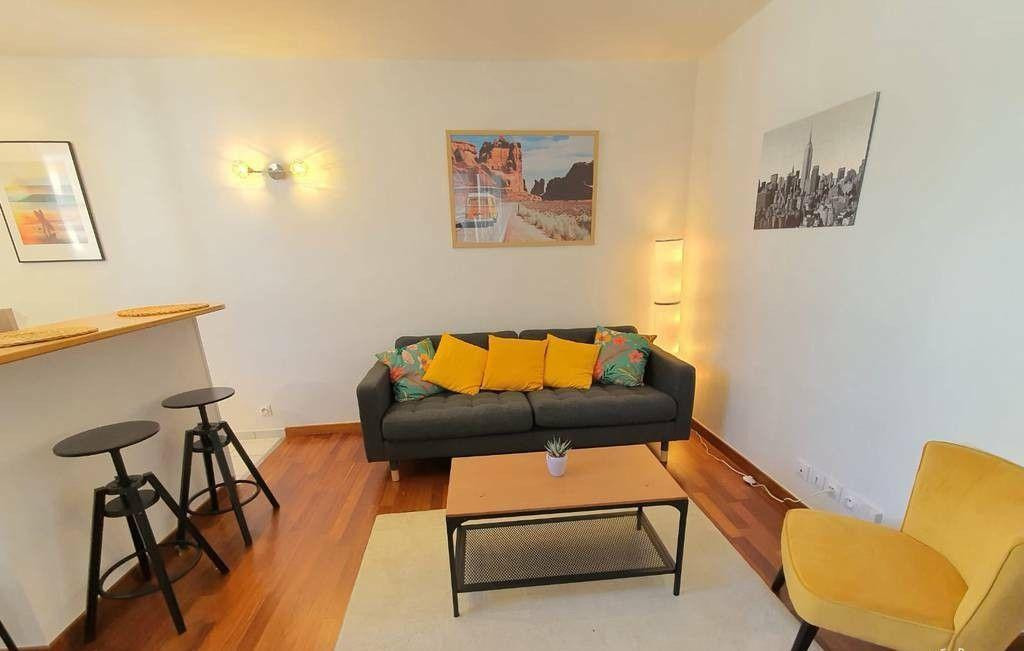 
                                                Location
                                                 Beau 2P meublé 35m² entièrement rénové