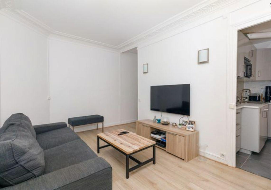 
                                                Location
                                                 Beau 2P meublé 35m² rénové