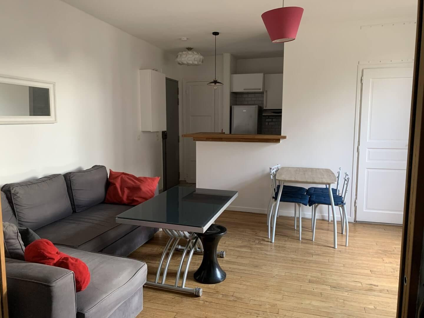 
                                                Location
                                                 Beau 2P meublé 36m² charmant et lumineux