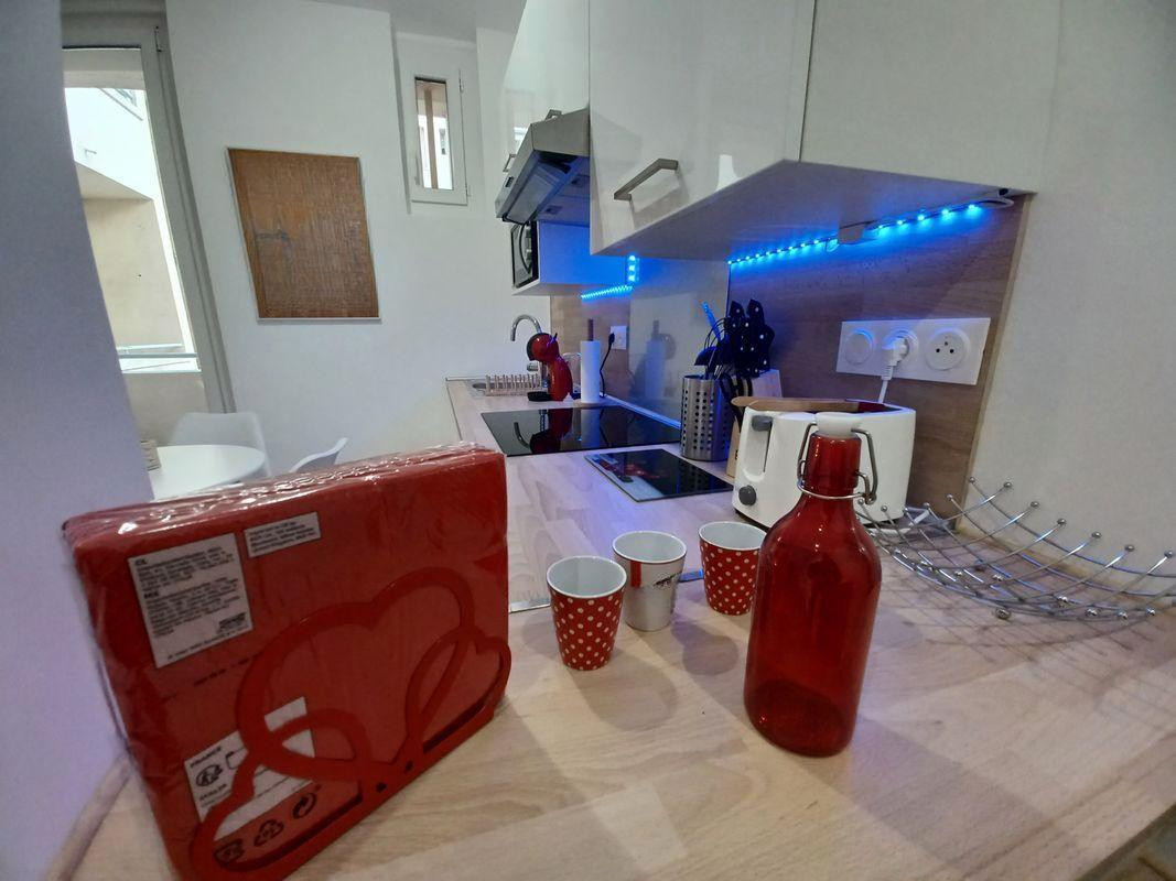 
                                                Location
                                                 Beau 2P meublé 36m² entièrement rénové avec balcon