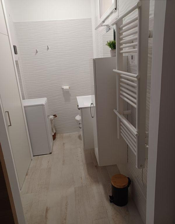 
                                                Location
                                                 Beau 2P meublé 36m² entièrement rénové avec balcon