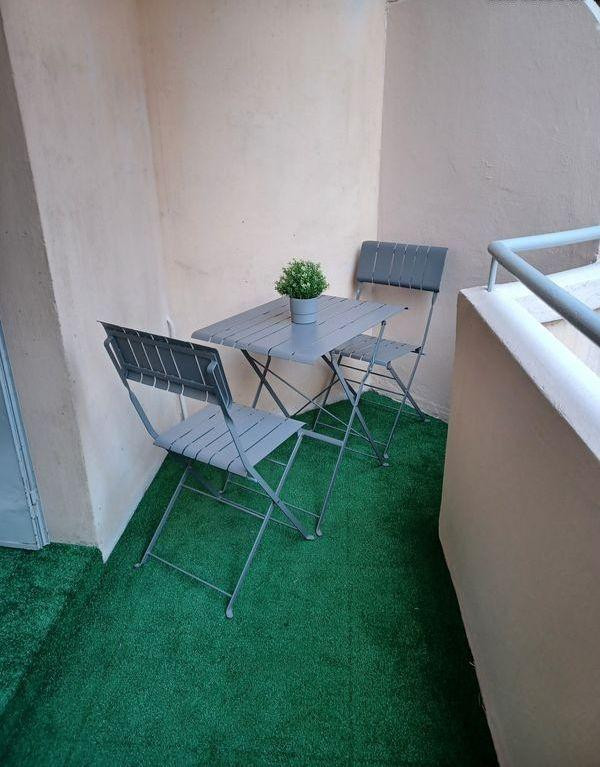 
                                                Location
                                                 Beau 2P meublé 36m² entièrement rénové avec balcon