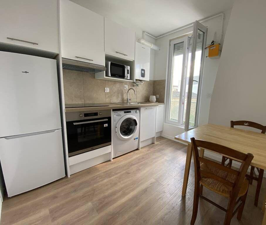 
                                                Location
                                                 Beau 2P meublé 36m² refait à neuf