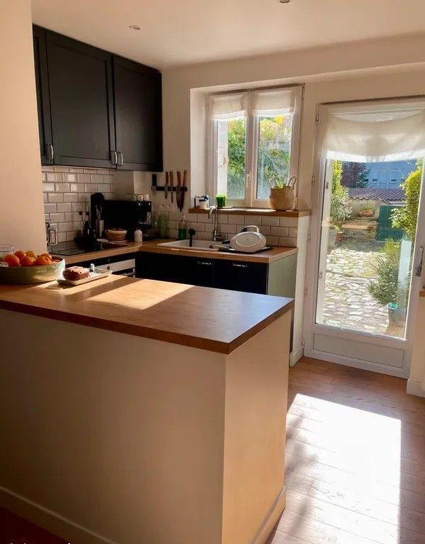 
                                                Location
                                                 Beau 2P meublé 37m² avec petite cour extérieure