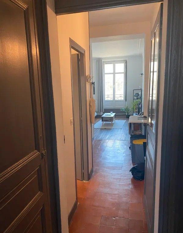 
                                                Location
                                                 Beau 2P meublé 37m² plein centre en bon état