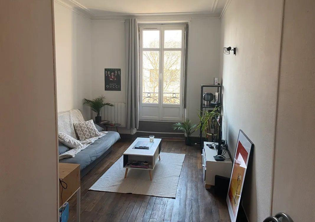 
                                                Location
                                                 Beau 2P meublé 37m² plein centre en bon état