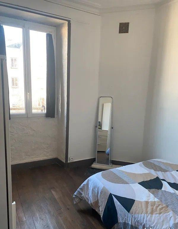 
                                                Location
                                                 Beau 2P meublé 37m² plein centre en bon état