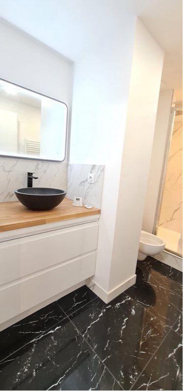 
                                                Location
                                                 Beau 2P meublé 38m²