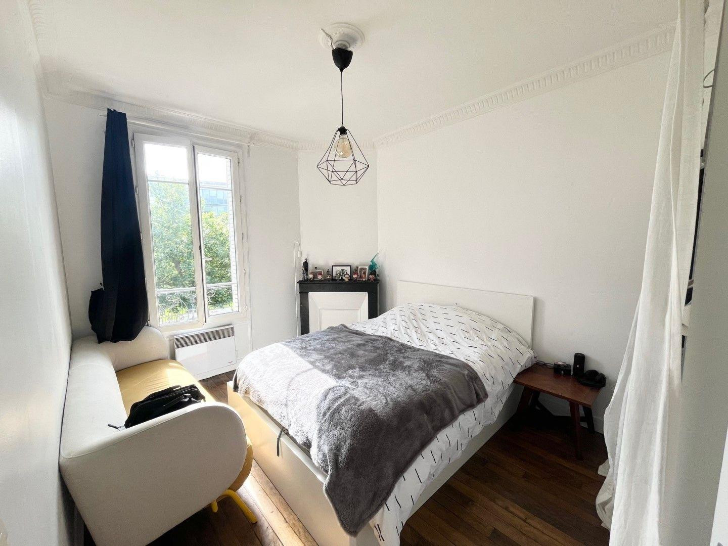 
                                                Location
                                                 Beau 2P meublé 39m² à Suresnes