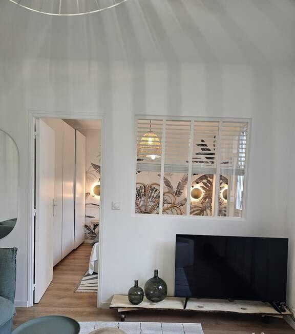 
                                                Location
                                                 Beau 2P meublé 39m² lumineux et remis à neuf