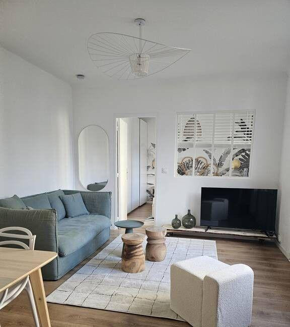 
                                                Location
                                                 Beau 2P meublé 39m² lumineux et remis à neuf