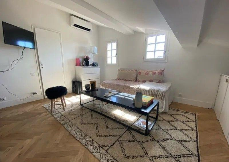 
                                                Location
                                                 Beau 2P meublé 39m² rénové Quartier Mazarin