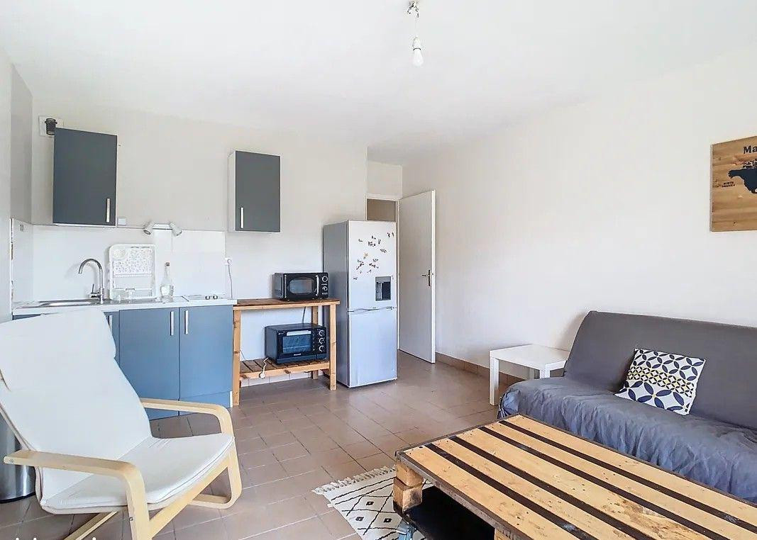 
                                                Location
                                                 Beau 2P meublé 40m²