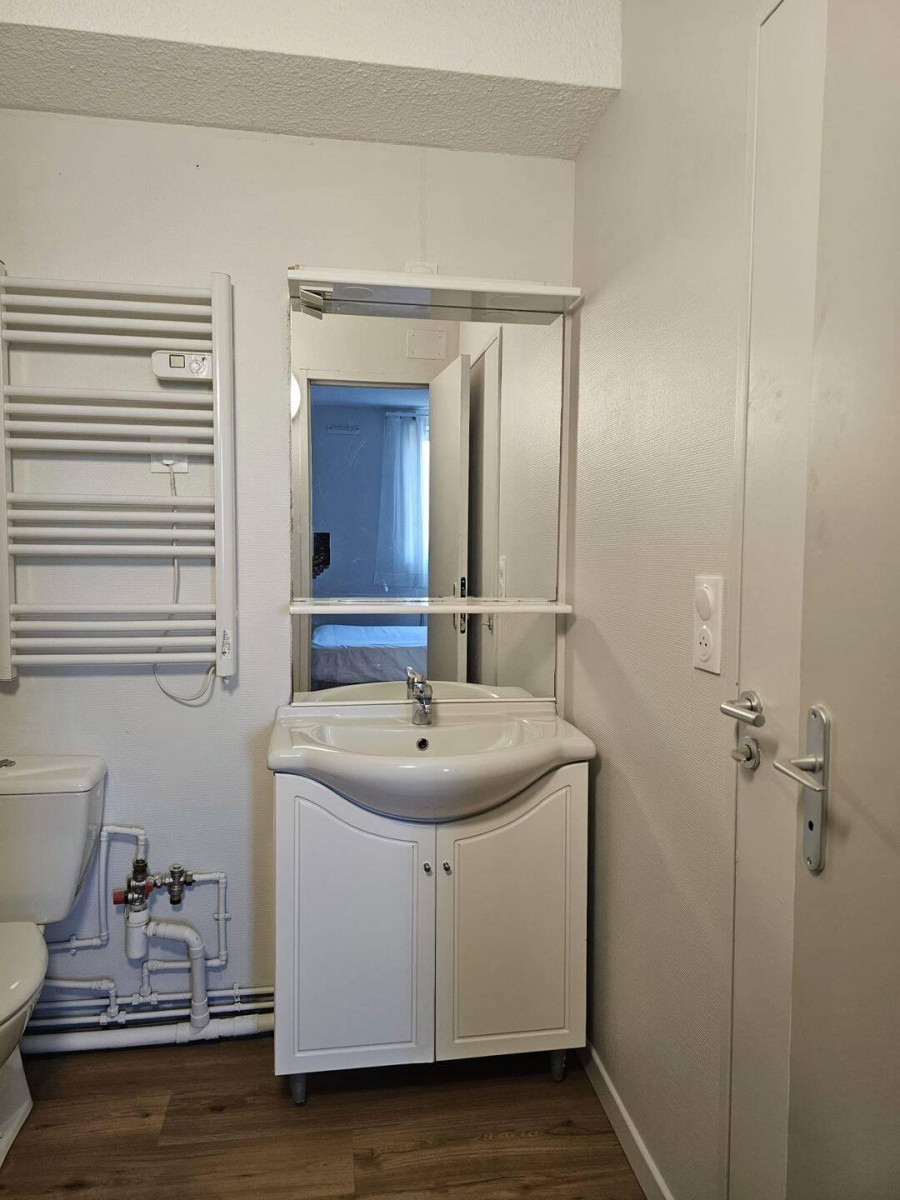
                                                Location
                                                 Beau 2P meublé 40m²