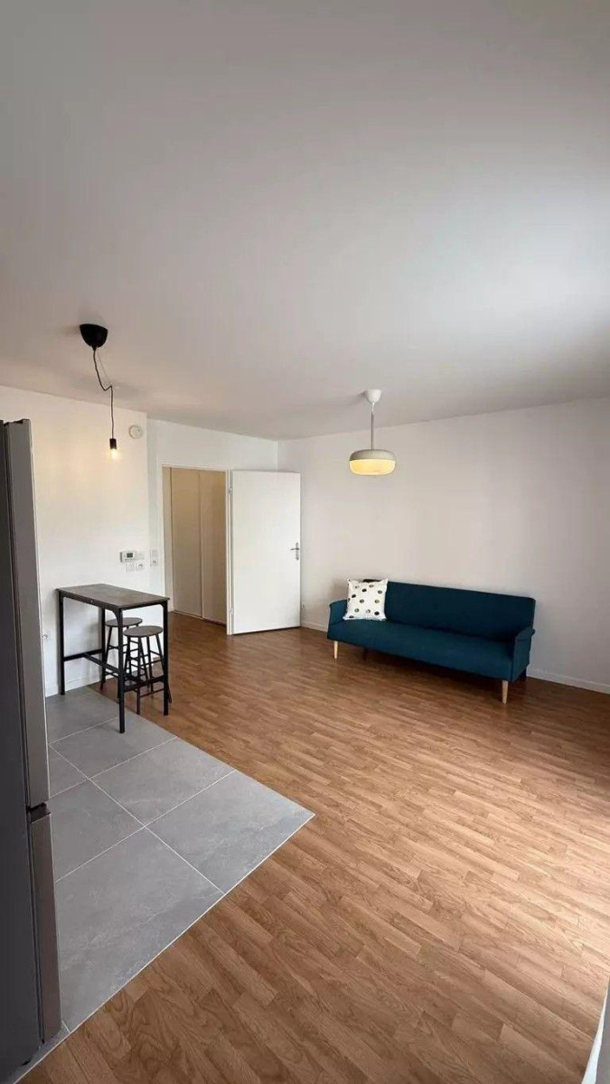 
                                                Location
                                                 Beau 2P meublé 40m² avec balcon et parking