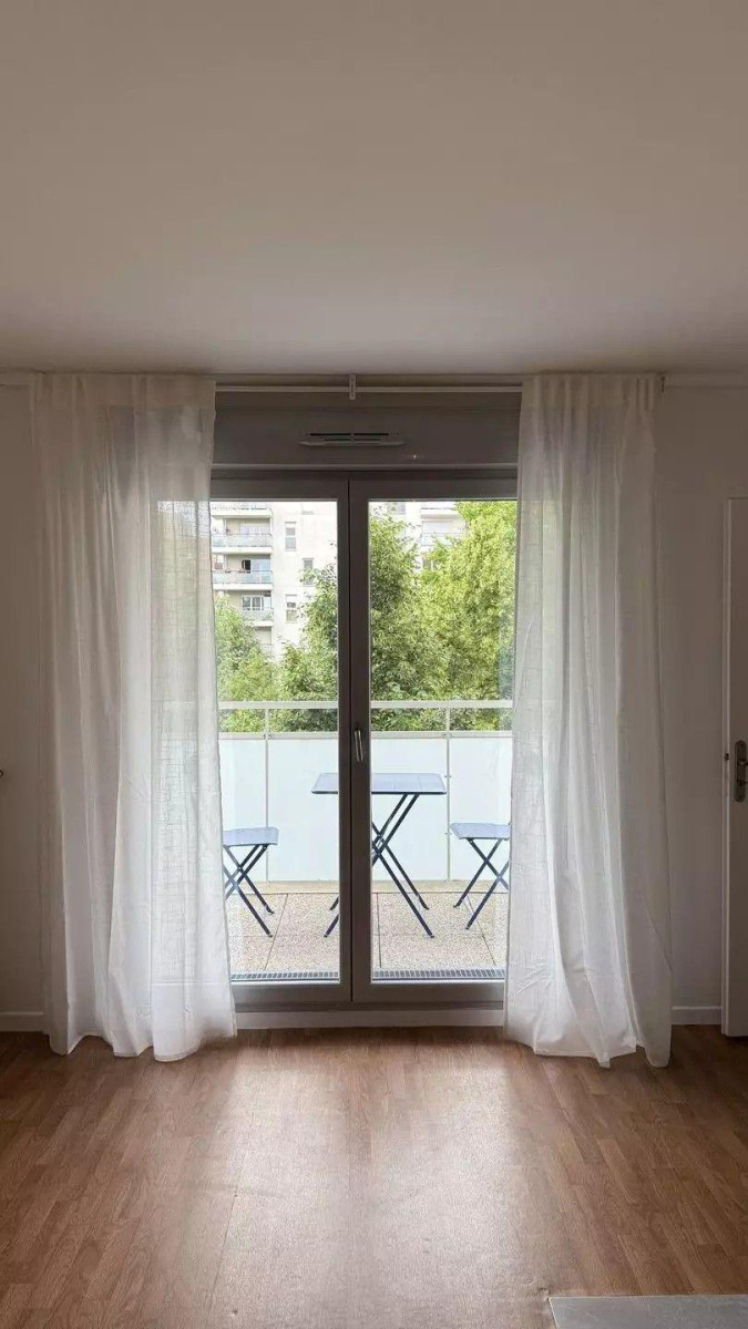
                                                Location
                                                 Beau 2P meublé 40m² avec balcon et parking