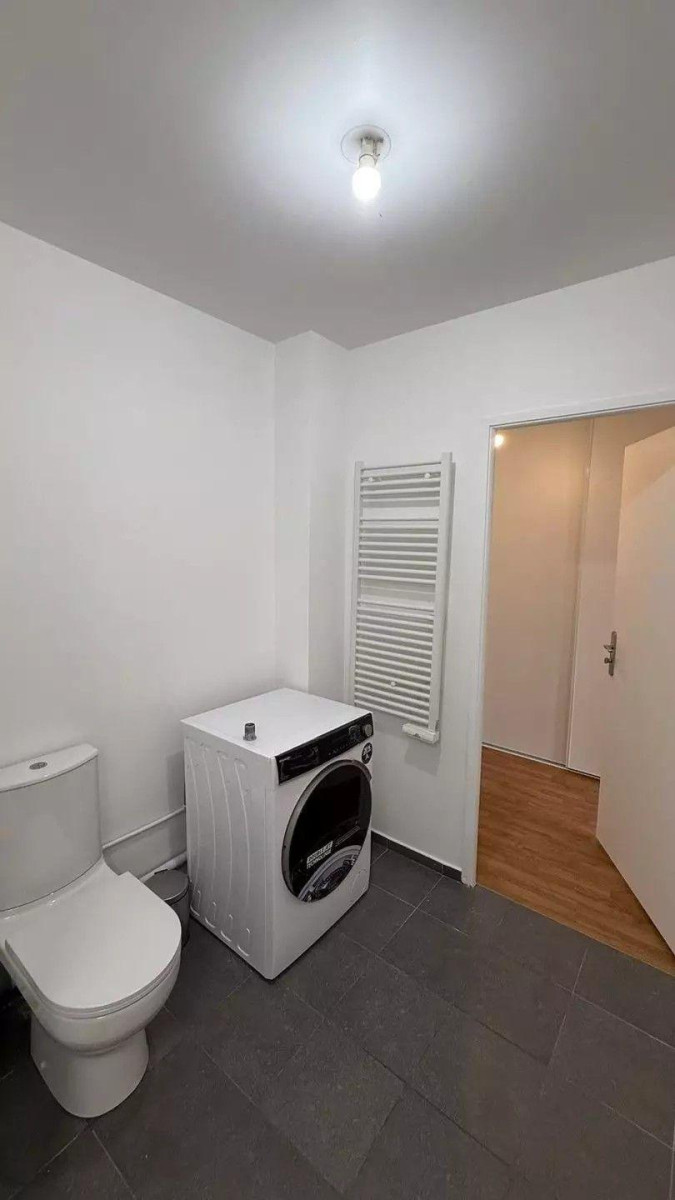 
                                                Location
                                                 Beau 2P meublé 40m² avec balcon et parking