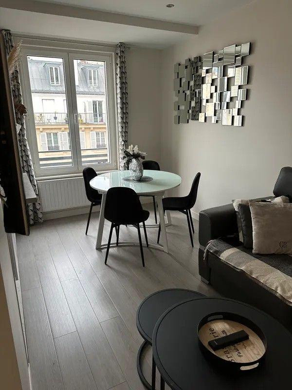 
                                                Location
                                                 Beau 2P meublé 40m² canal Faubourg Saint Martin