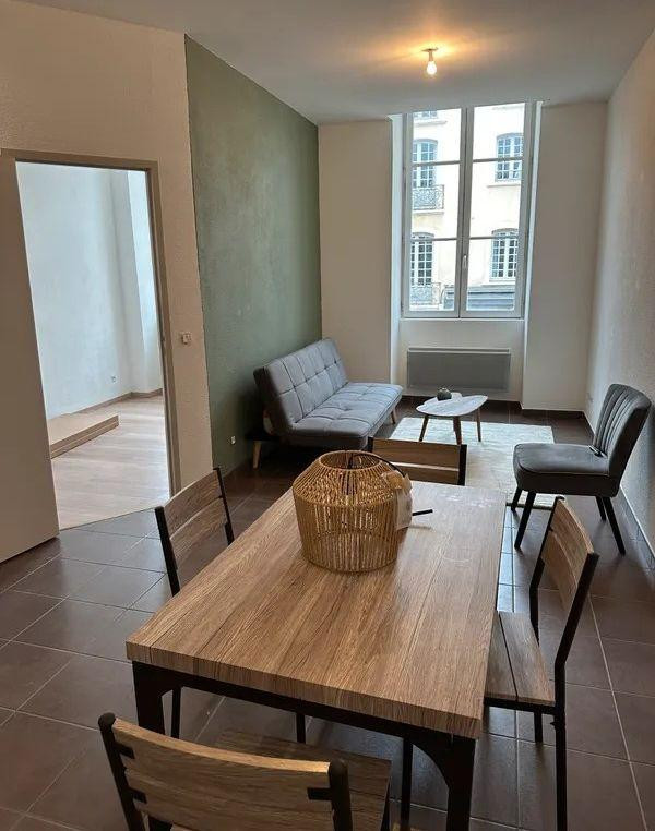 
                                                Location
                                                 Beau 2P meublé 40m² entièrement rénové