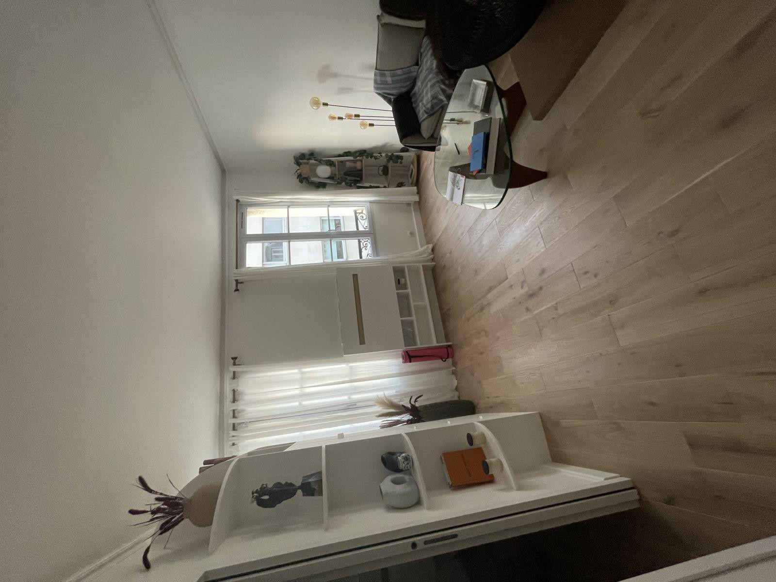 
                                                Location
                                                 Beau 2P meublé 40m² Pont de l’Alma