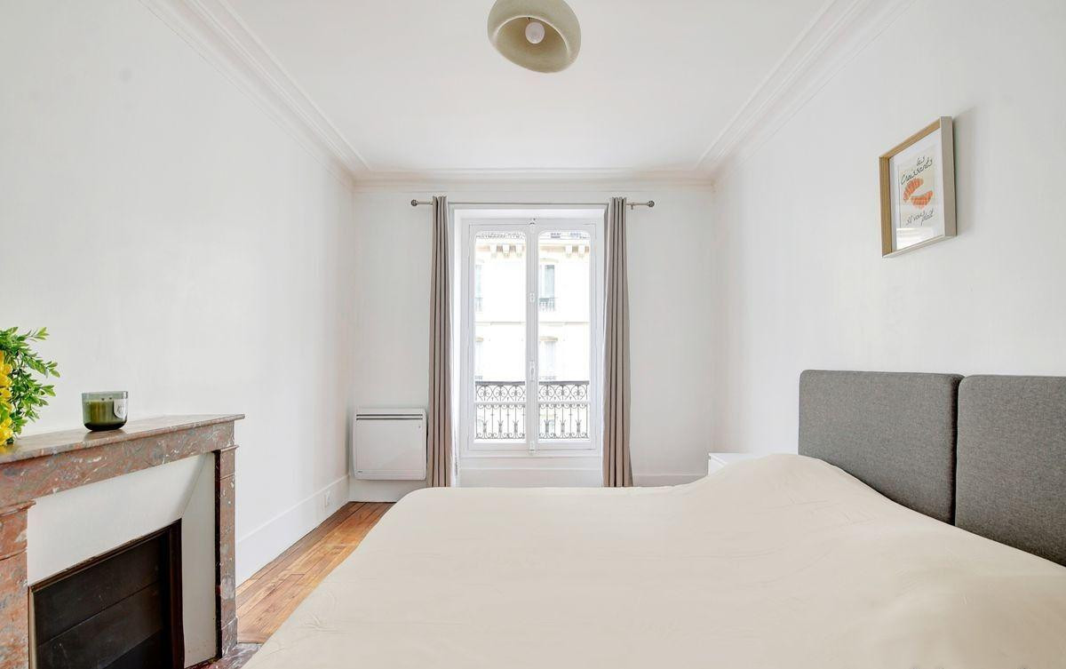 
                                                Location
                                                 Beau 2P meublé 40m² refait à neuf