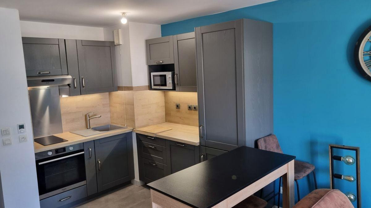 
                                                Location
                                                 Beau 2P meublé 41m²