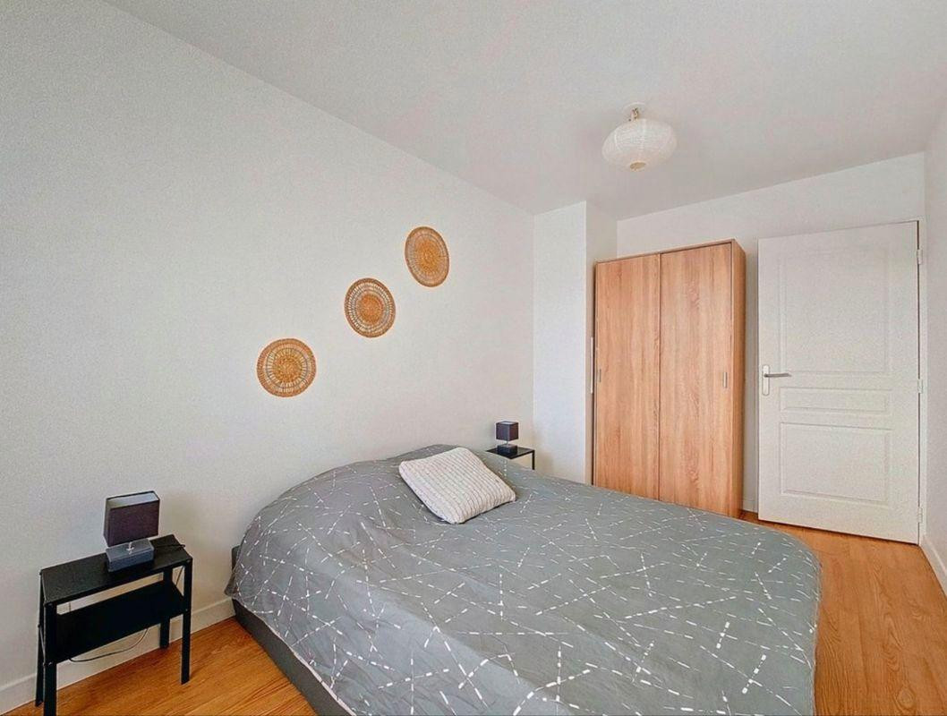 
                                                Location
                                                 Beau 2P meublé 41m²
