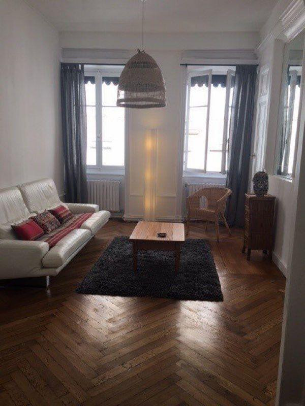 
                                                Location
                                                 Beau 2P meublé 42m²