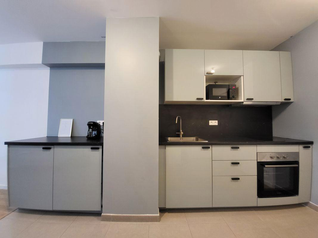 
                                                Location
                                                 Beau 2P meublé 42m²