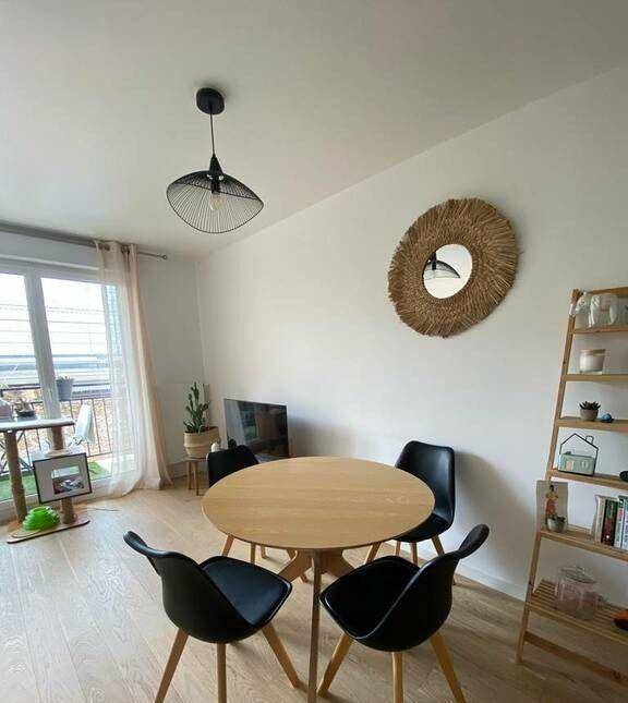 
                                                Location
                                                 Beau 2P meublé 42m² avec balcon 4m²