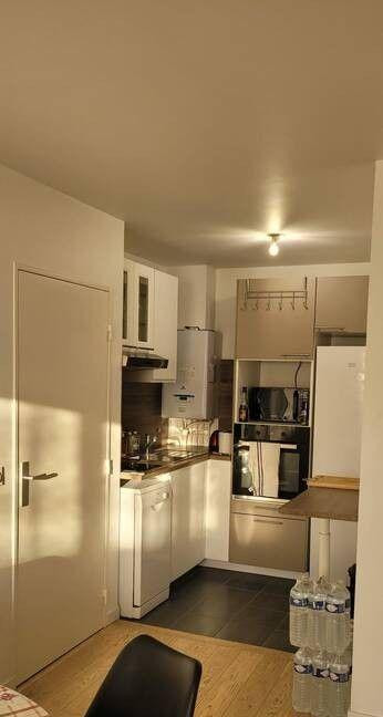 
                                                Location
                                                 Beau 2P meublé 42m² avec balcon 4m²