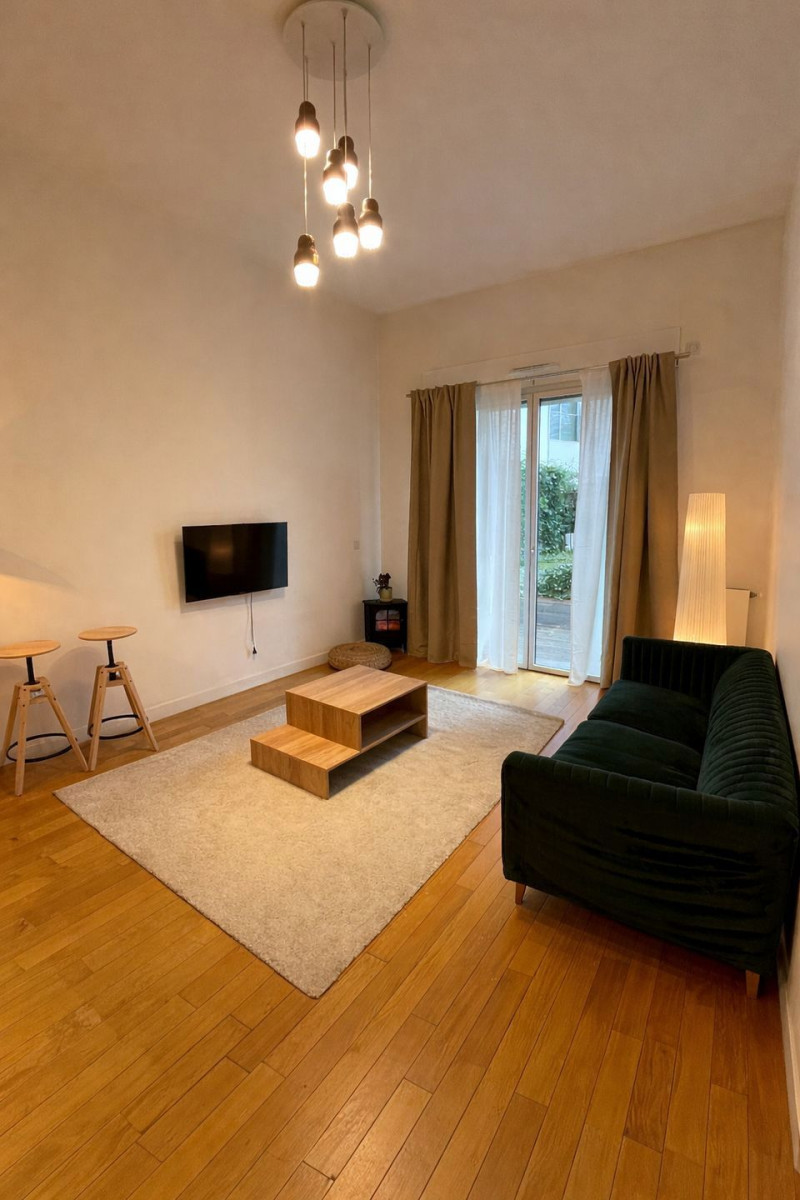 
                                                Location
                                                 Beau 2P meublé 42m² avec terrasse sud 12m²