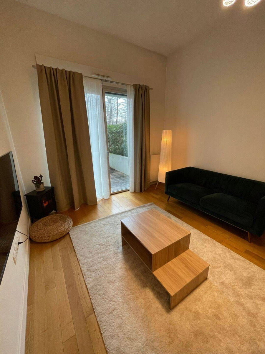 
                                                Location
                                                 Beau 2P meublé 42m² avec terrasse sud 12m²